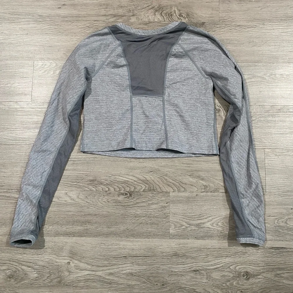 Lululemon Athletic Gray‎ Long Sleeve Women's Top Cropped